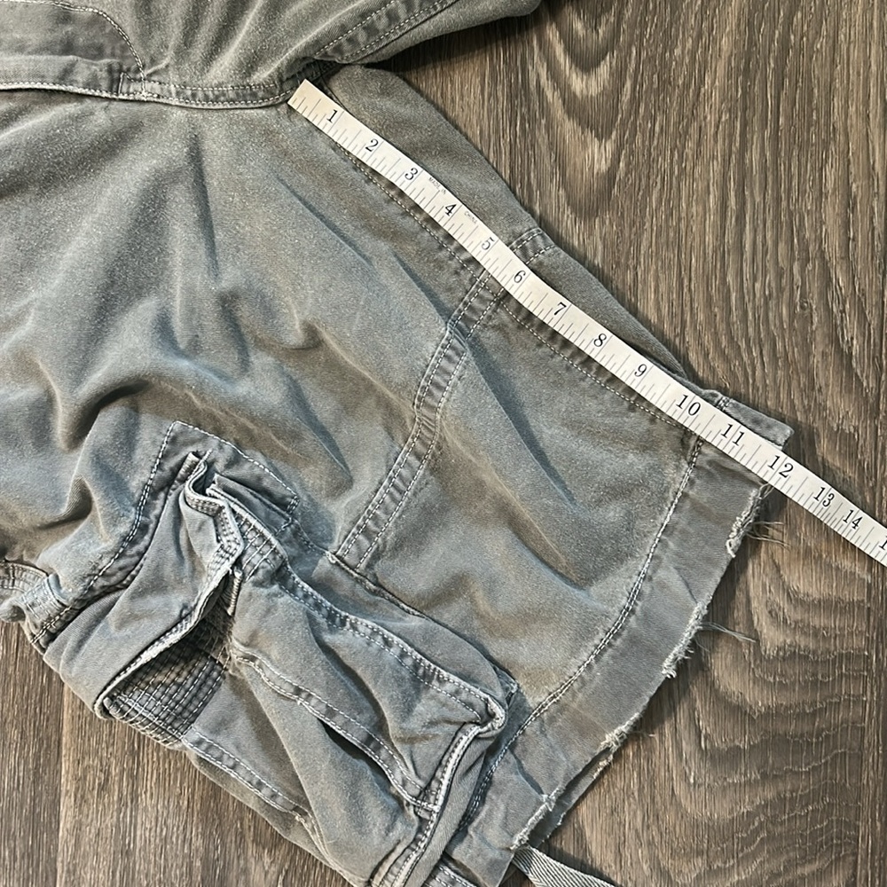 American Eagle Cargo Shorts Classic Utility Short Gray Green Y2K 90s Size 33 - Picture 6 of 10